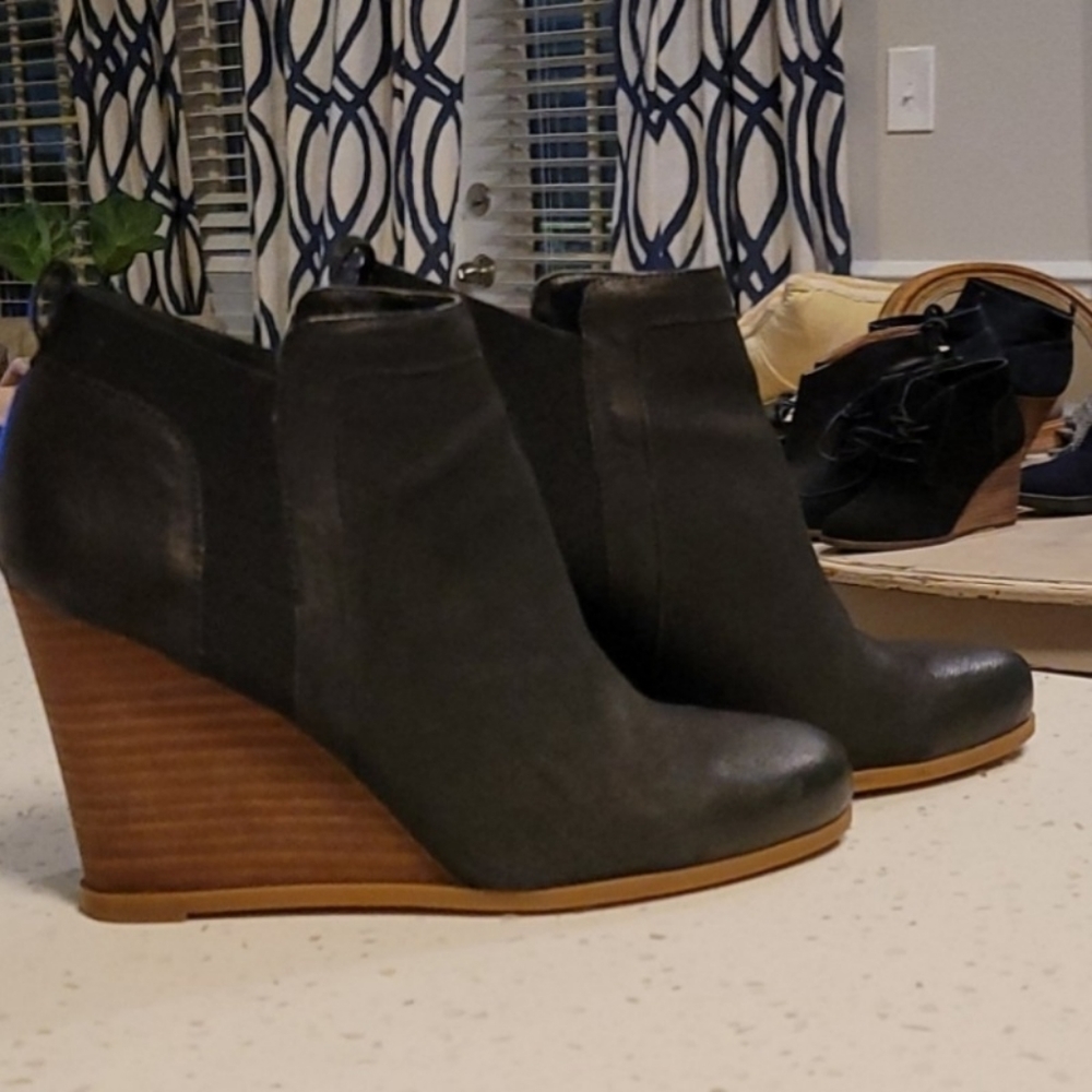Crown Vintage NWOB Carly Black Wedge Bootie 8.5
